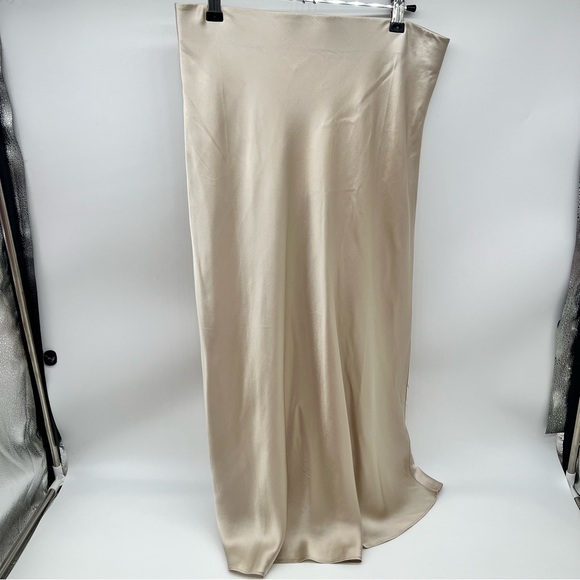 Quince Women’s 100% Washable Silk Cream Maxi Above Ankle Slip Skirt Resort Wear - Picture 2 of 16